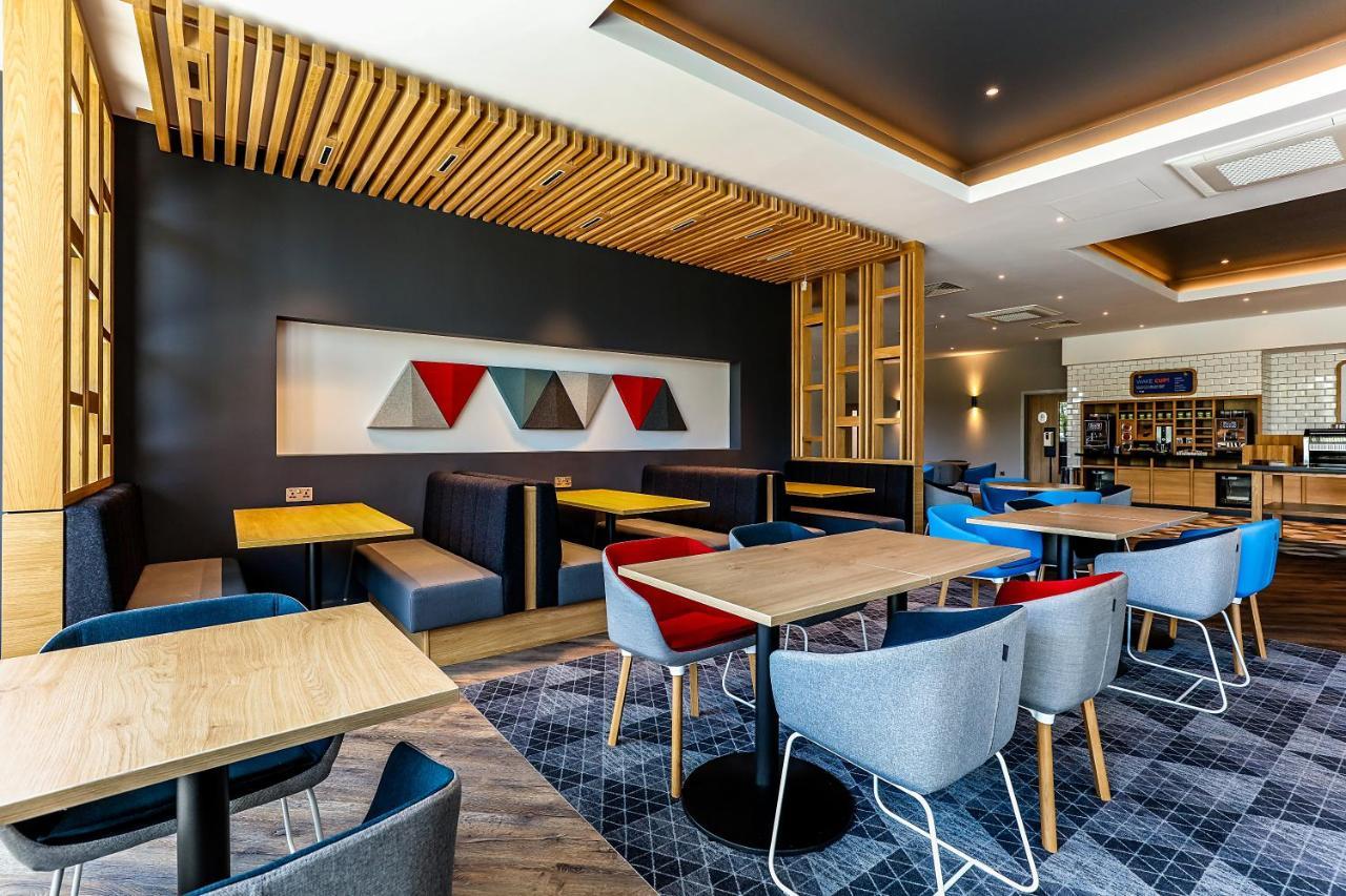 Holiday Inn Express - Bicester By Ihg Exteriör bild
