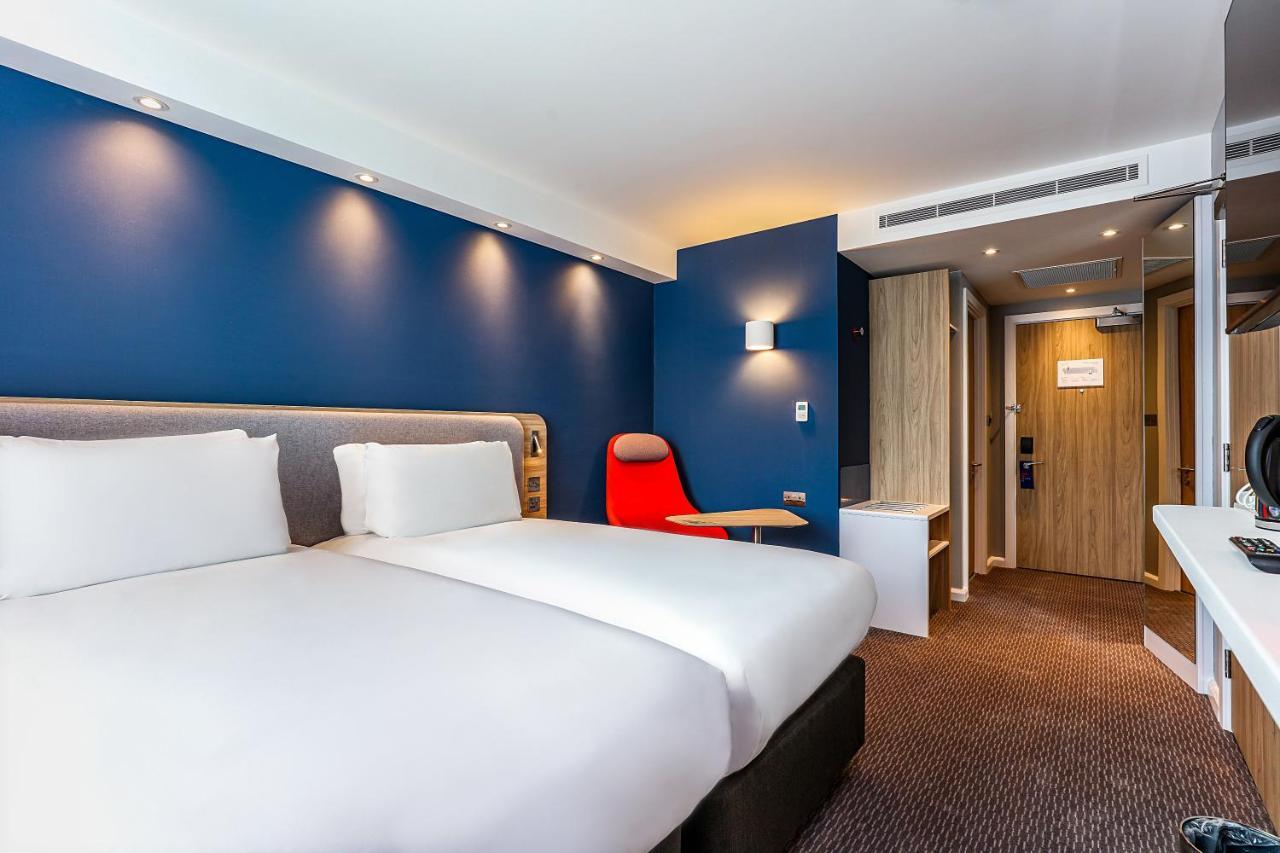 Holiday Inn Express - Bicester By Ihg Exteriör bild