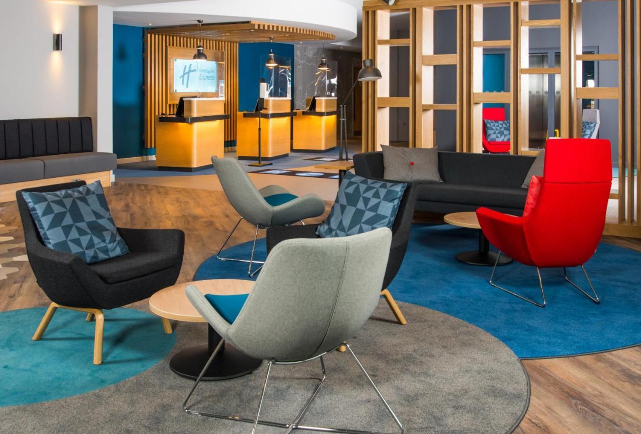 Holiday Inn Express - Bicester By Ihg Exteriör bild