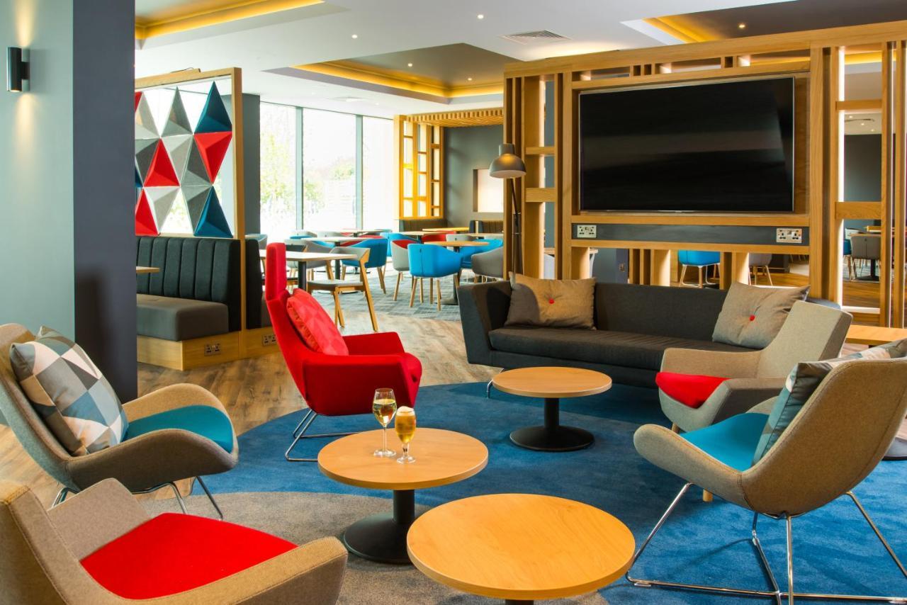 Holiday Inn Express - Bicester By Ihg Exteriör bild