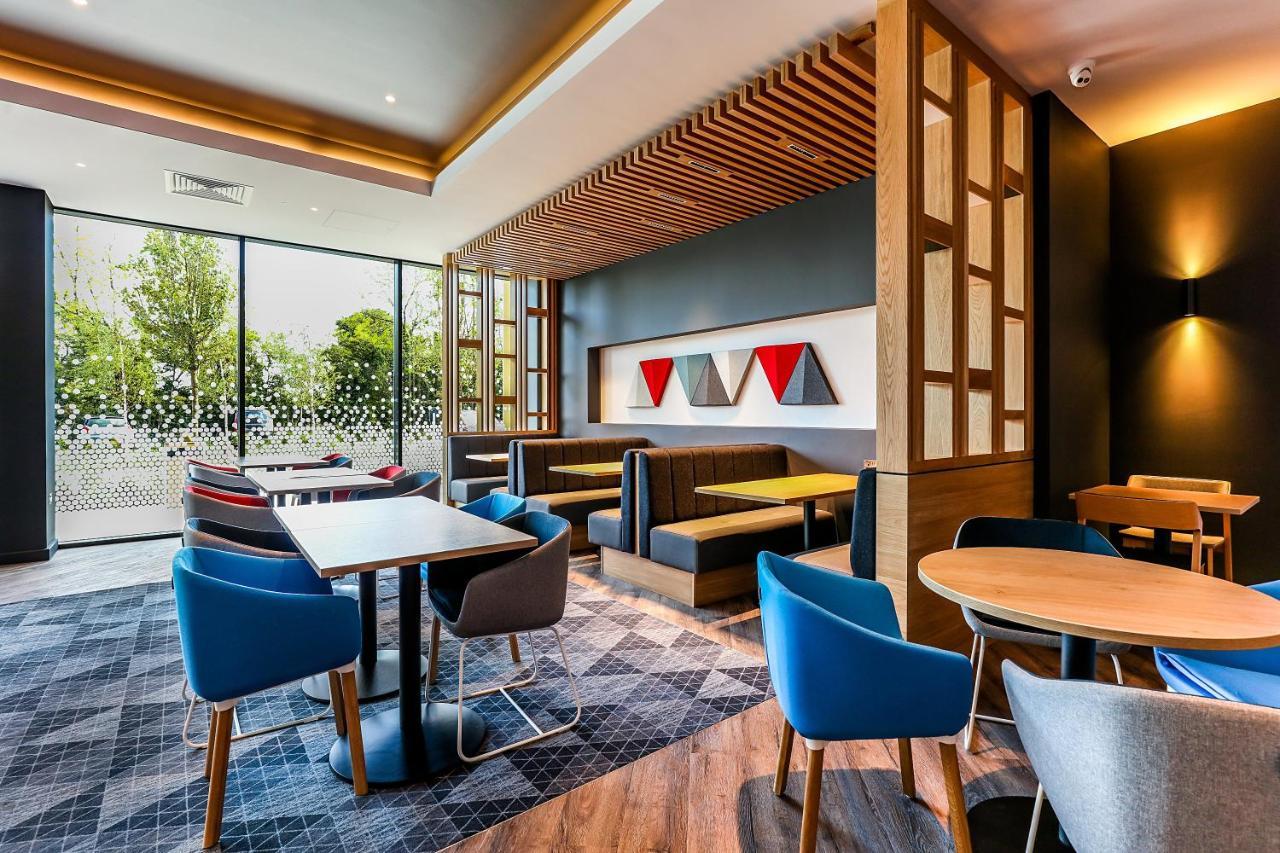 Holiday Inn Express - Bicester By Ihg Exteriör bild